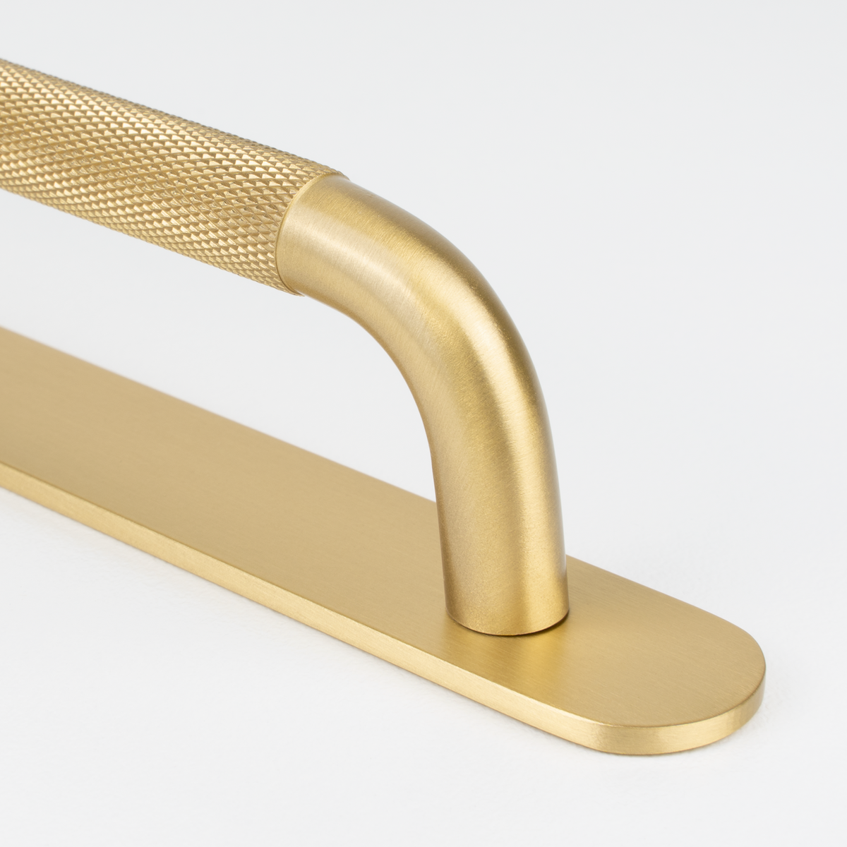 Ronde Knurled Pull with Backplate | Brushed Brass