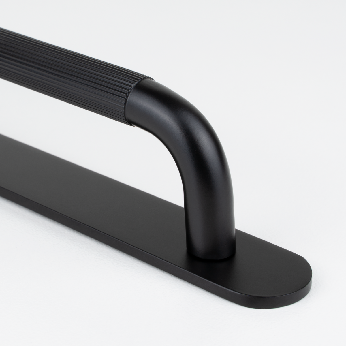 Ronde Linear Pull with Backplate | Matte Black