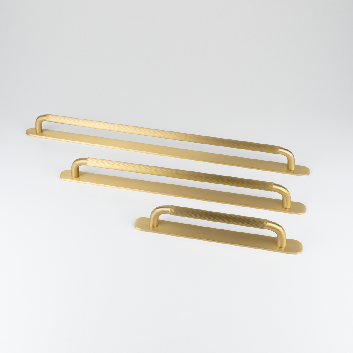 Ronde Linear Pull with Backplate | Brushed Brass