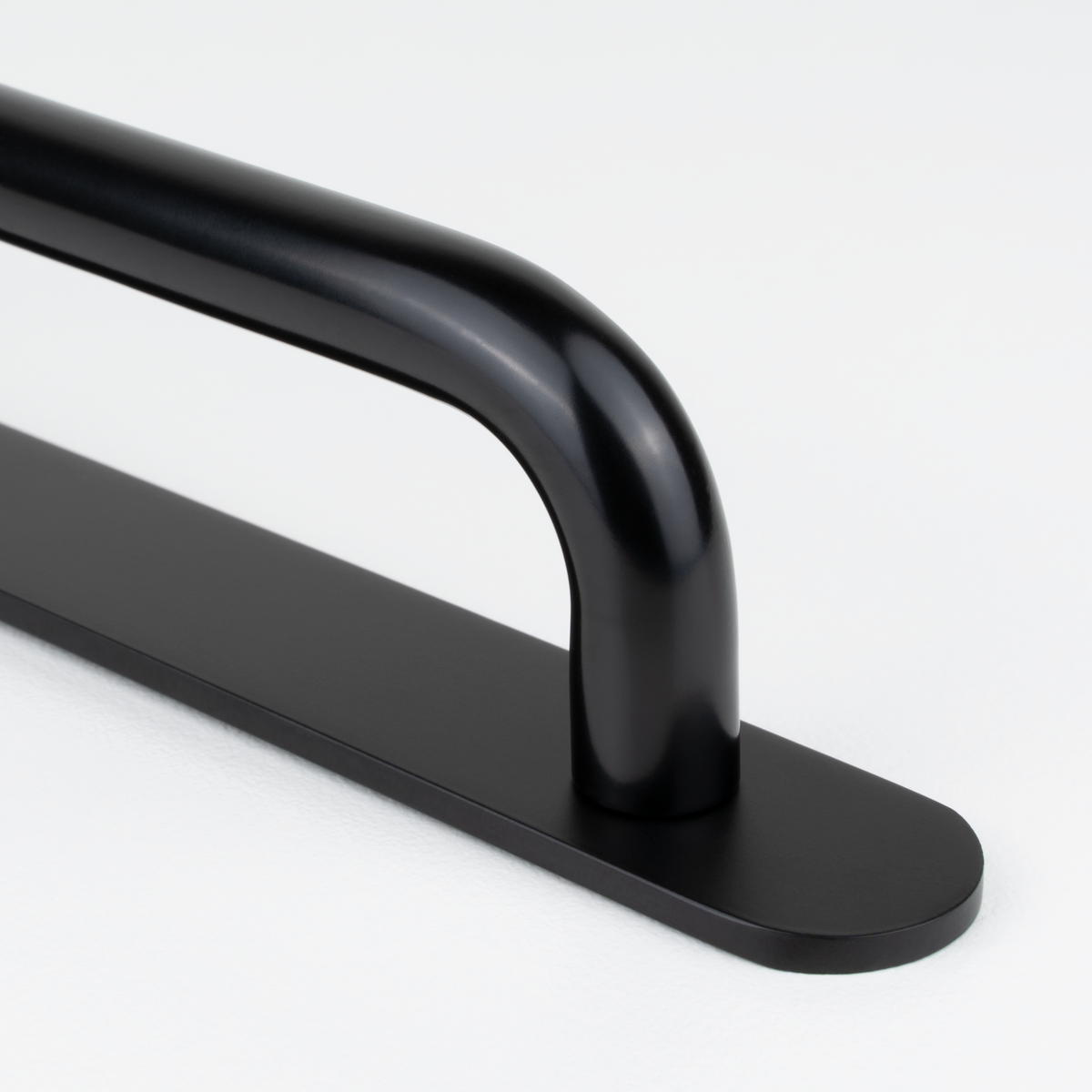 Ronde Smooth Pull with Backplate | Matte Black